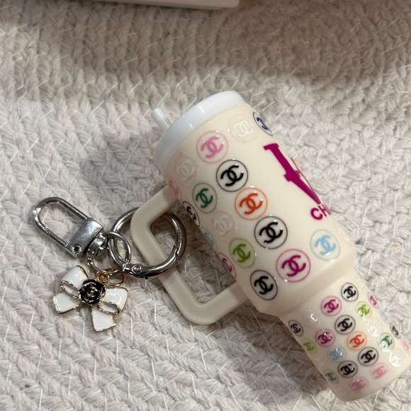 CUTE Tumbler Storage Keychain PLUS Good Girl Blush Perfume sample AND Bow Charm - Picture 1 of 15